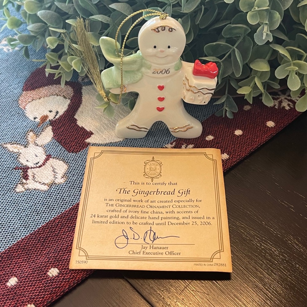 Lenox 2006 Gingerbread Man Ornament Ceramic Heart Gift Gold Accents - Picture 3 of 4